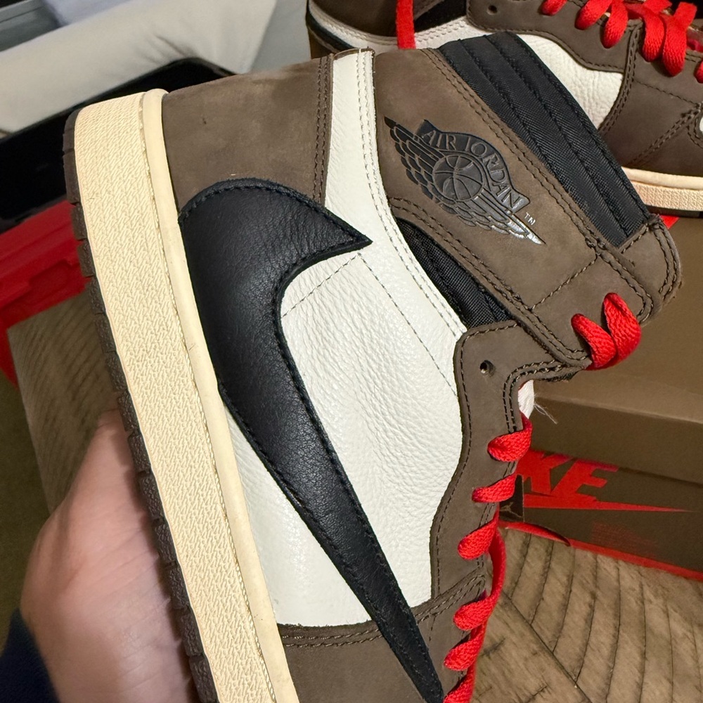 Nike Air Jordan 1 High OG — Travis UA - Picture 3 of 9